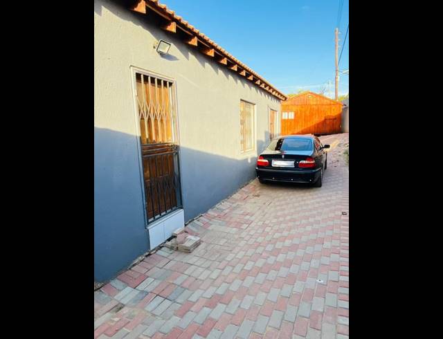 3 BEDROOM HOUSE FOR SALE IN COSMO CITY